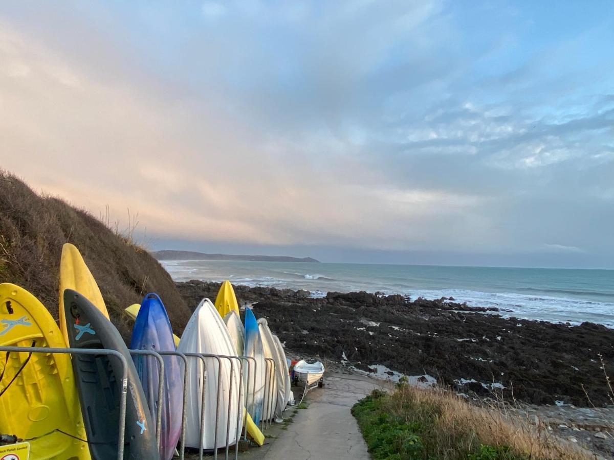 Cosy Double In A Seaside Crafthole