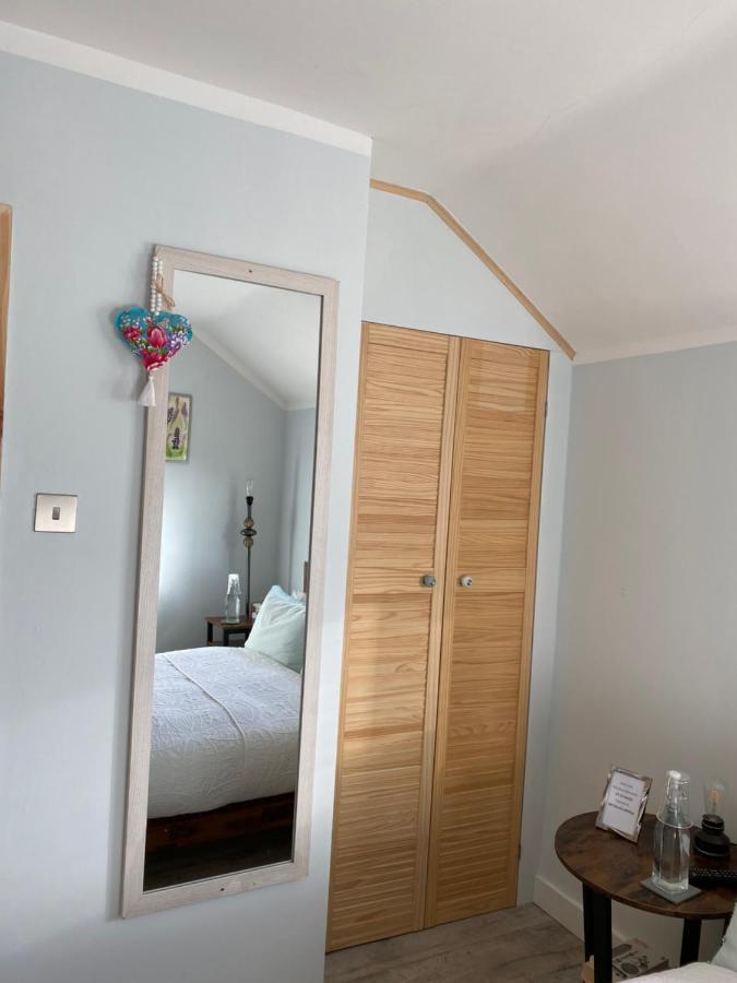 Cosy Double In A Seaside Crafthole